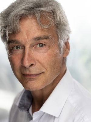 Mark Elstob in Vienna's English Theatre's production of America's Sexiest Couple